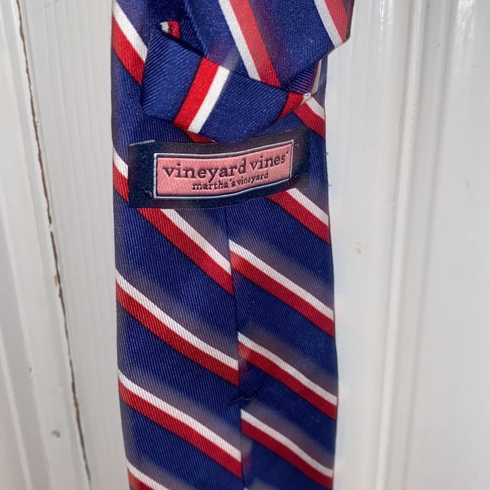 Youth Vineyard Vines tie